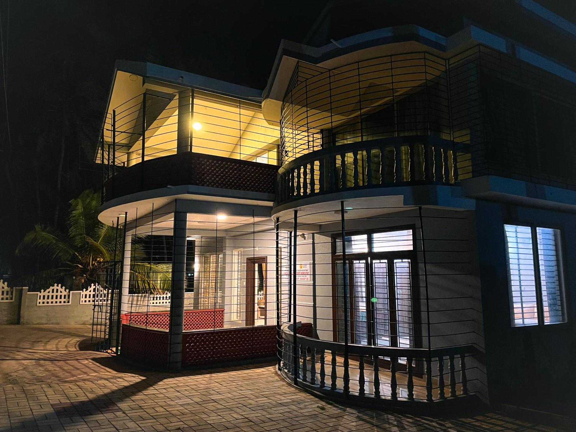 Gintara Beach Homestay By Evaddo Kalyānpur Exterior foto