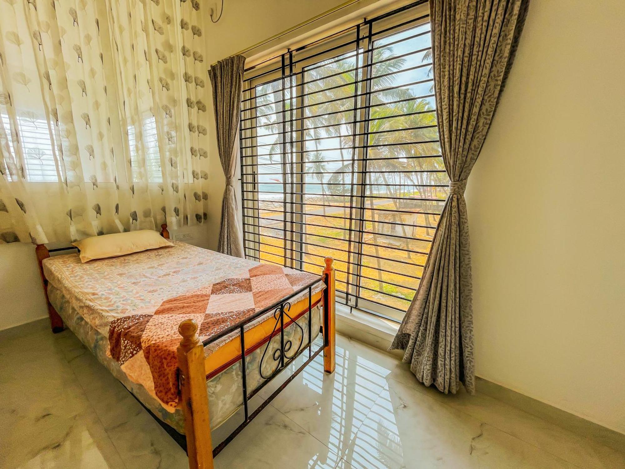 Gintara Beach Homestay By Evaddo Kalyānpur Exterior foto